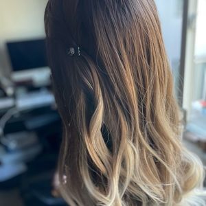 Ombré ash blonde synthetic wig. Heating resistant .